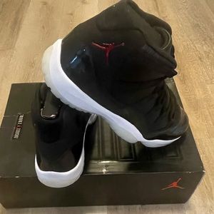 Jordan retro 11 72-10. Super clean never been worn or tried on.